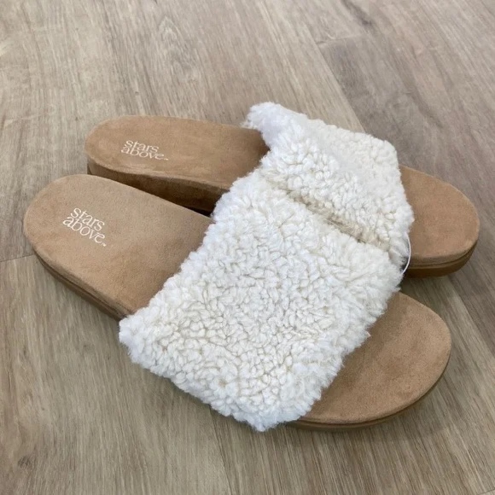 Stars Above Women's Cozy Tan and Cream Slippers